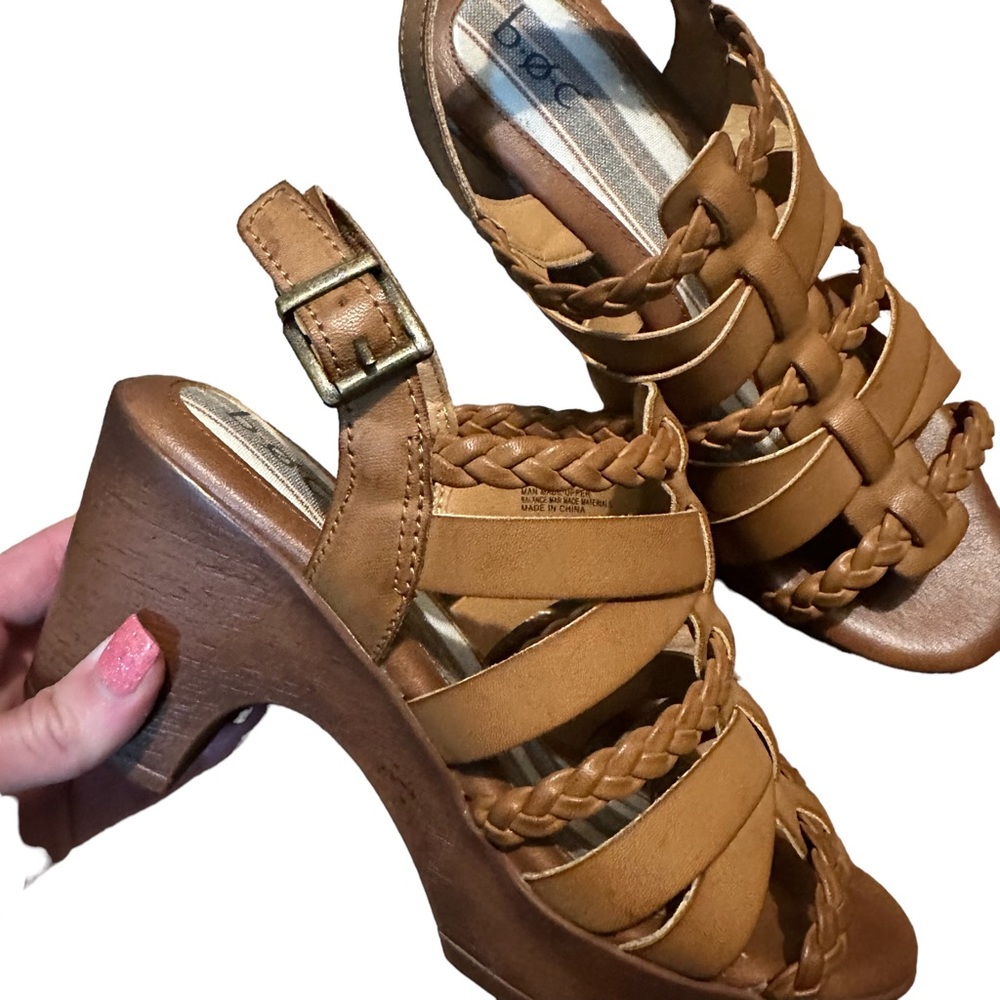 b.o.c woman’s clog heels EUC